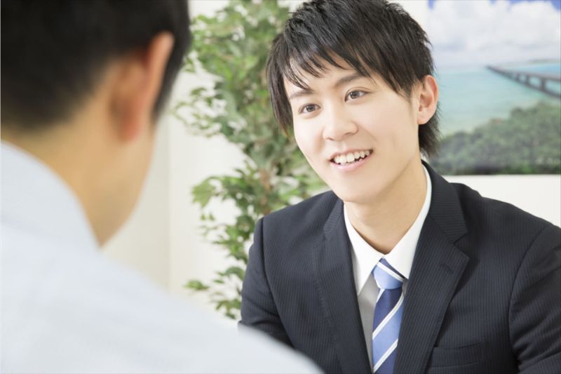 男性のカウンセラー